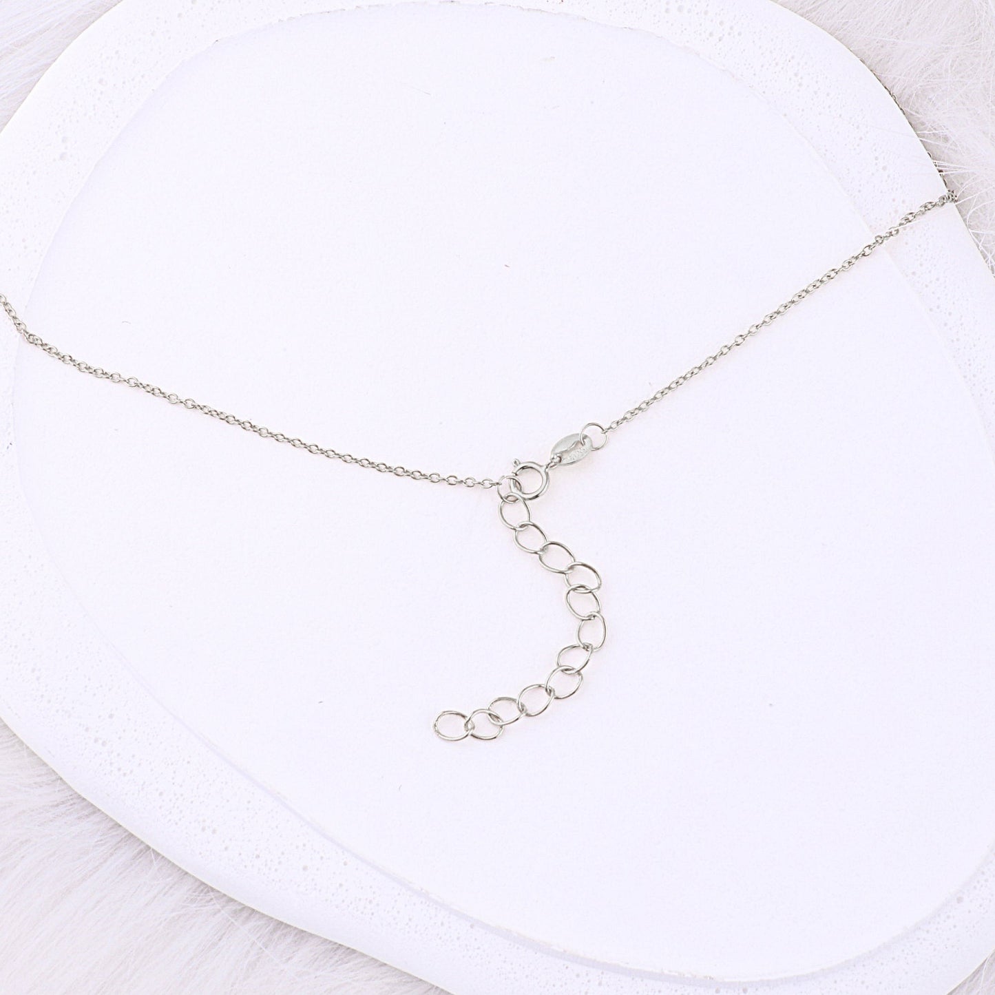 Collier délicat avec pierres de naissance pour la famille