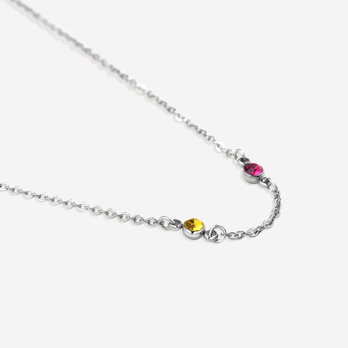 Collier délicat avec pierre de naissance