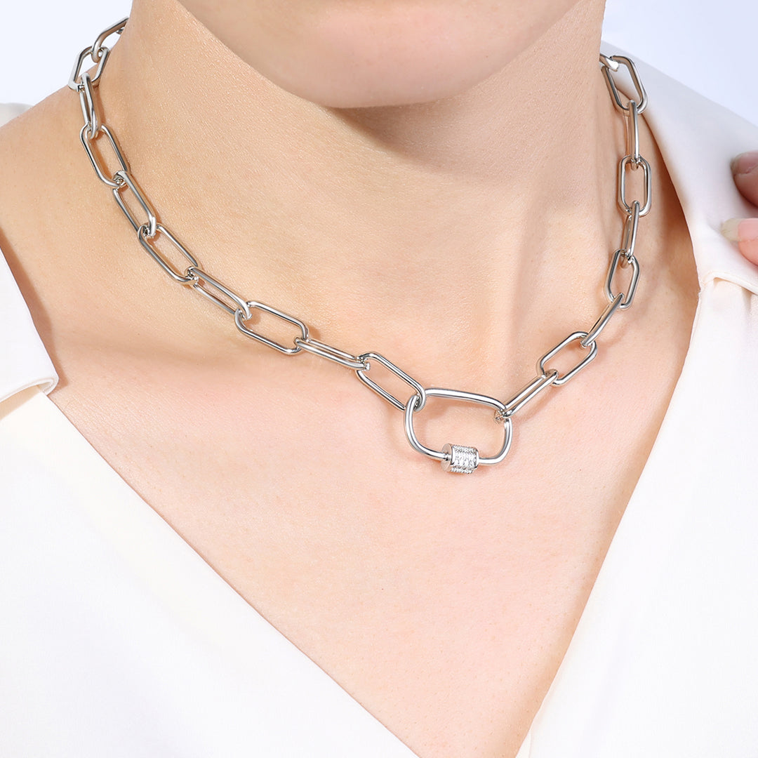 Collier à maillons avec fermoir mousqueton pavé