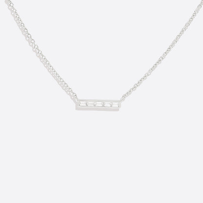 Collier pendentif délicat en forme de barre de cristal 