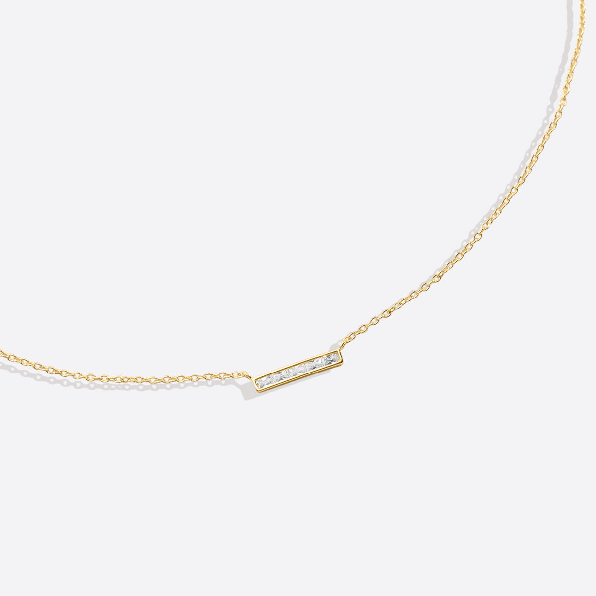 Collier pendentif délicat en forme de barre de cristal 