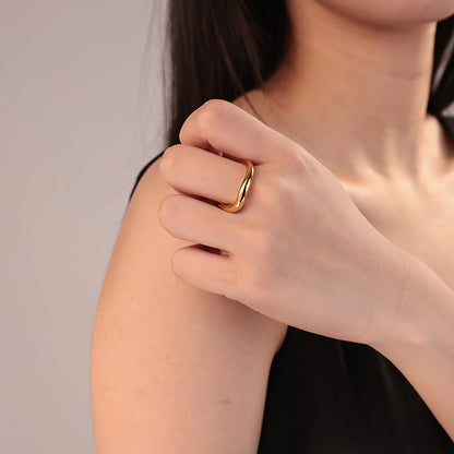 Bague sculpturale à longueur d'onde
