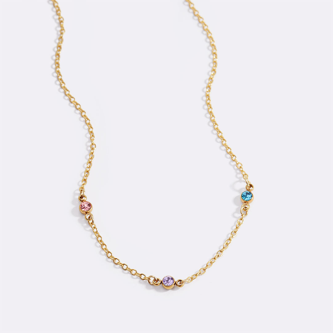 Collier délicat avec pierre de naissance