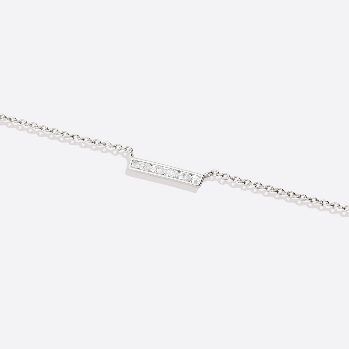 Collier pendentif délicat en forme de barre de cristal 