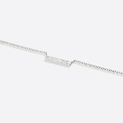 Collier pendentif délicat en forme de barre de cristal 