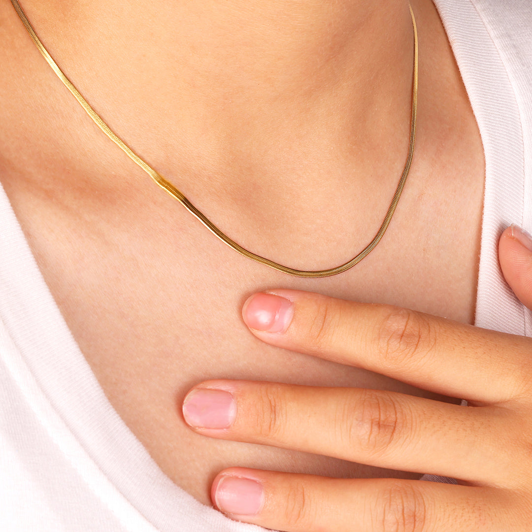 Collier délicat à chevrons