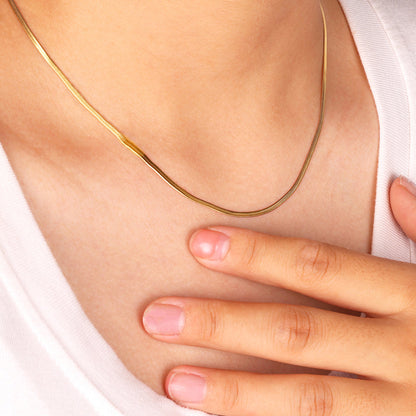 Collier délicat à chevrons