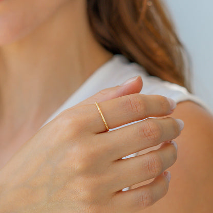 Bague délicate en vermeil doré à perles empilables