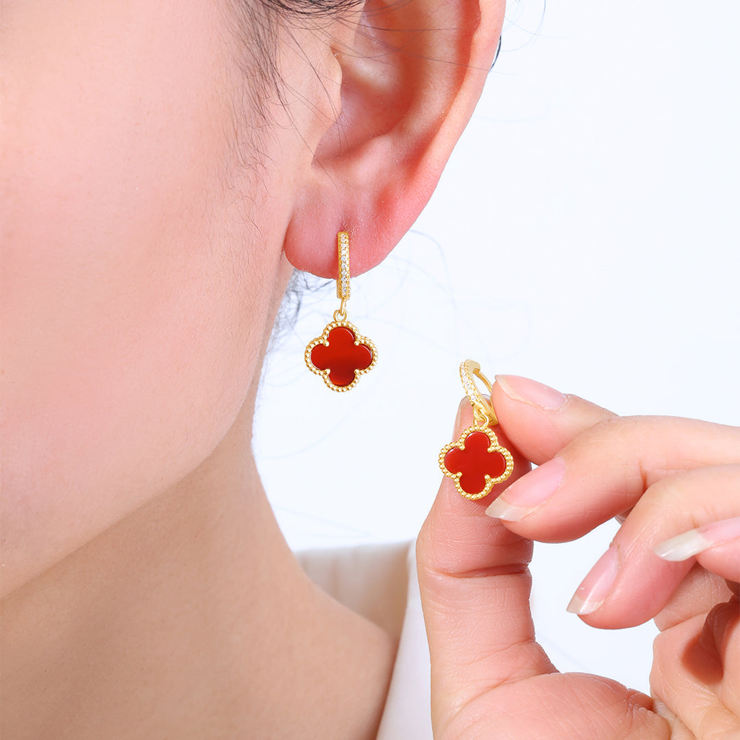 Boucles d'oreilles pendantes en forme de trèfle pavé
