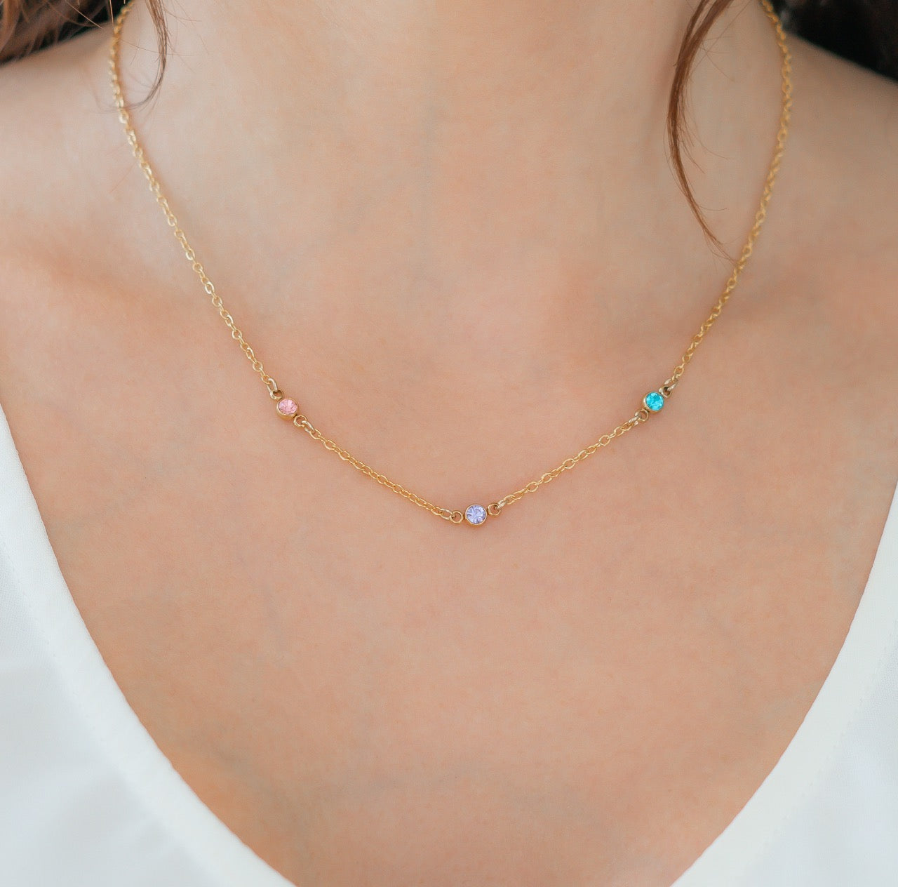 Collier délicat avec pierre de naissance