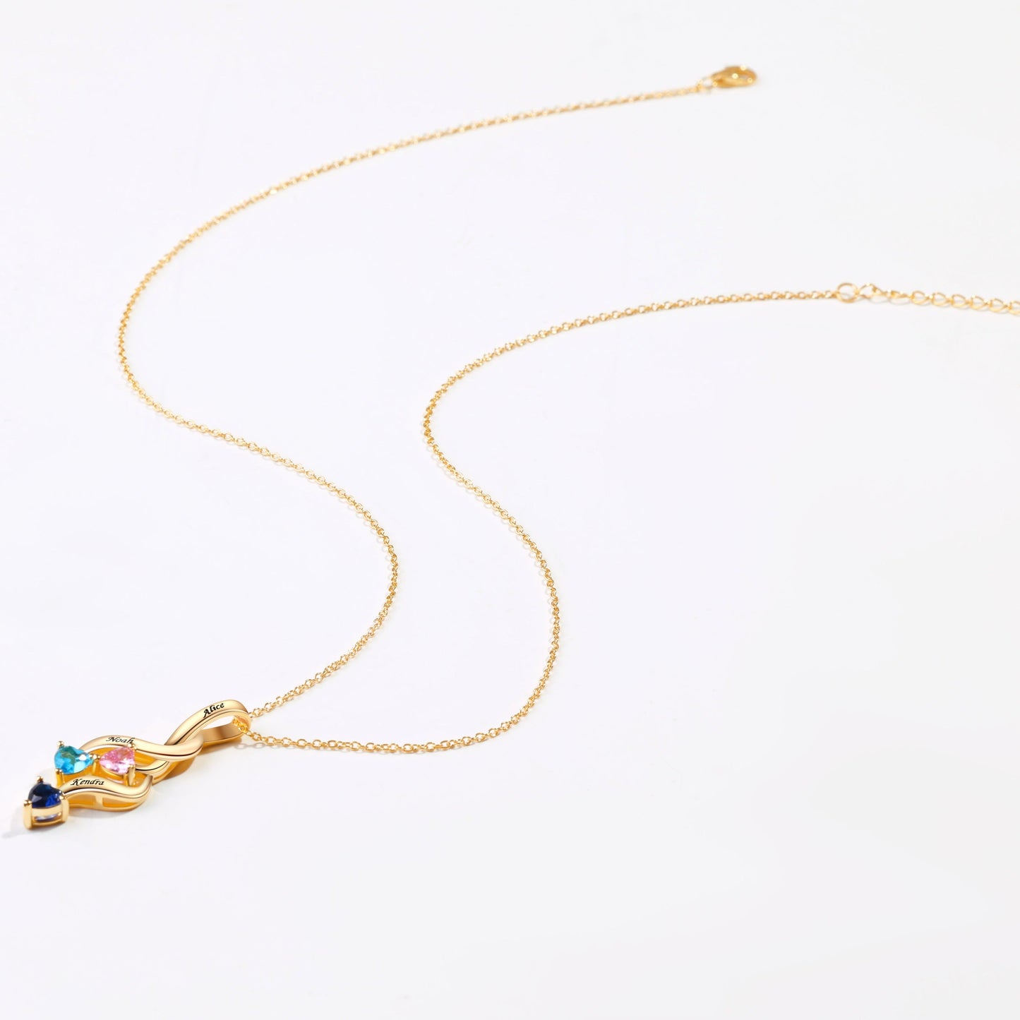 Collier avec pierre de naissance et cœurs familiaux