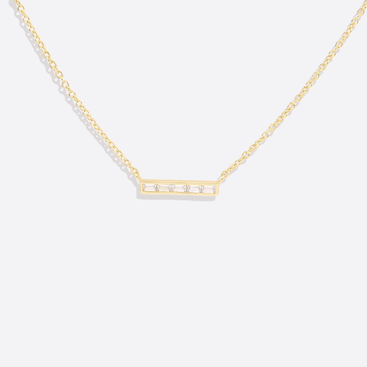 Collier pendentif délicat en forme de barre de cristal 