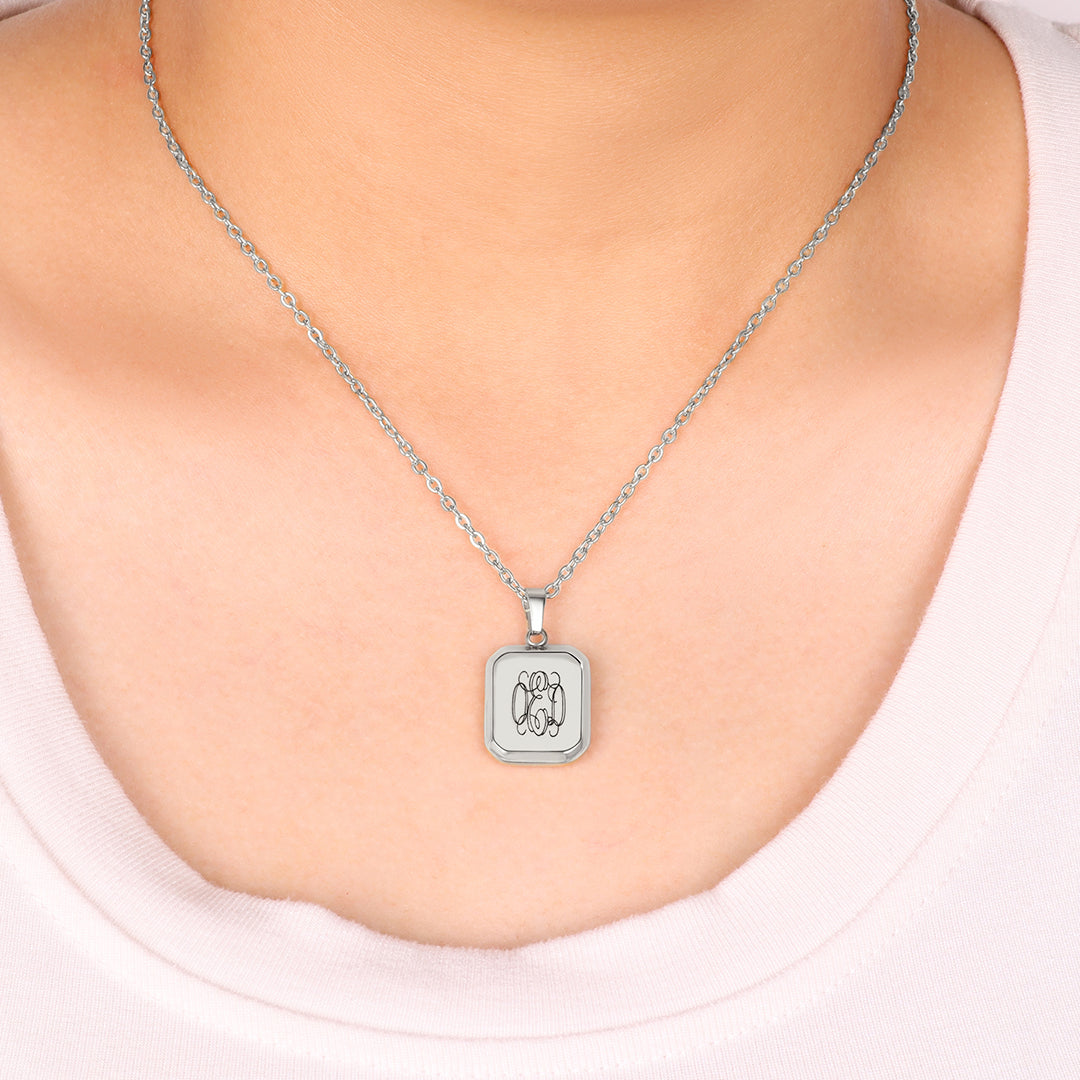 Collier pendentif portrait monogramme