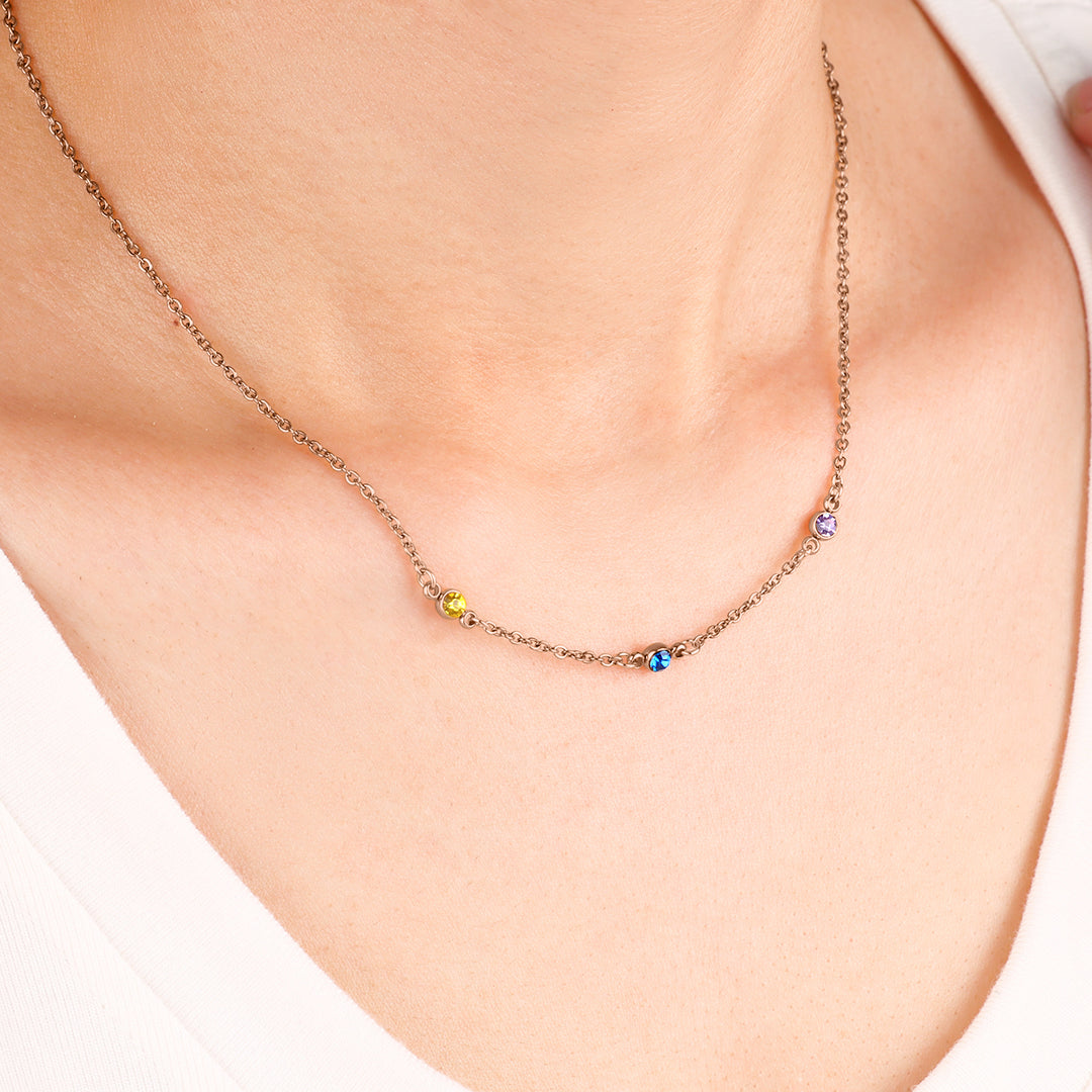 Collier délicat avec pierre de naissance