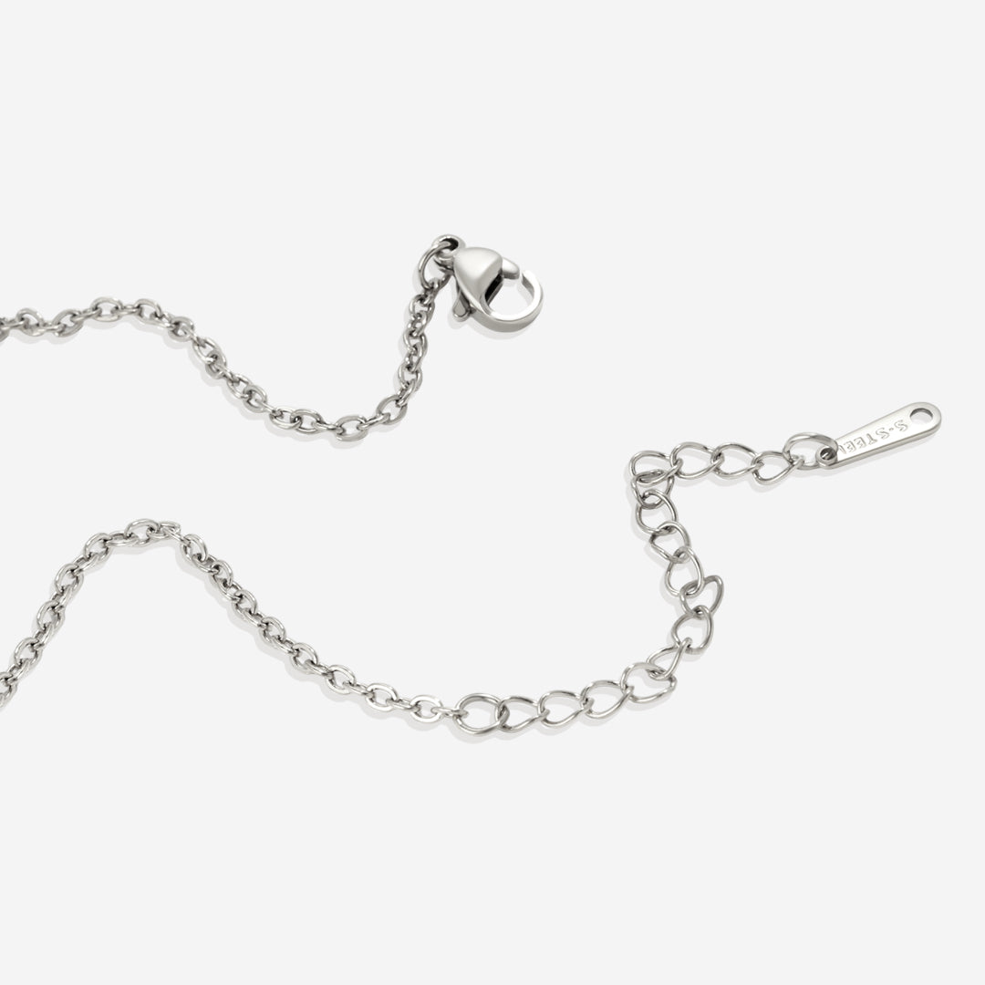 Collier pendentif portrait monogramme