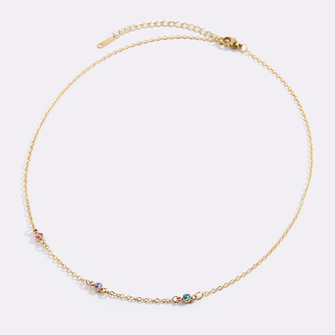 Collier délicat avec pierre de naissance