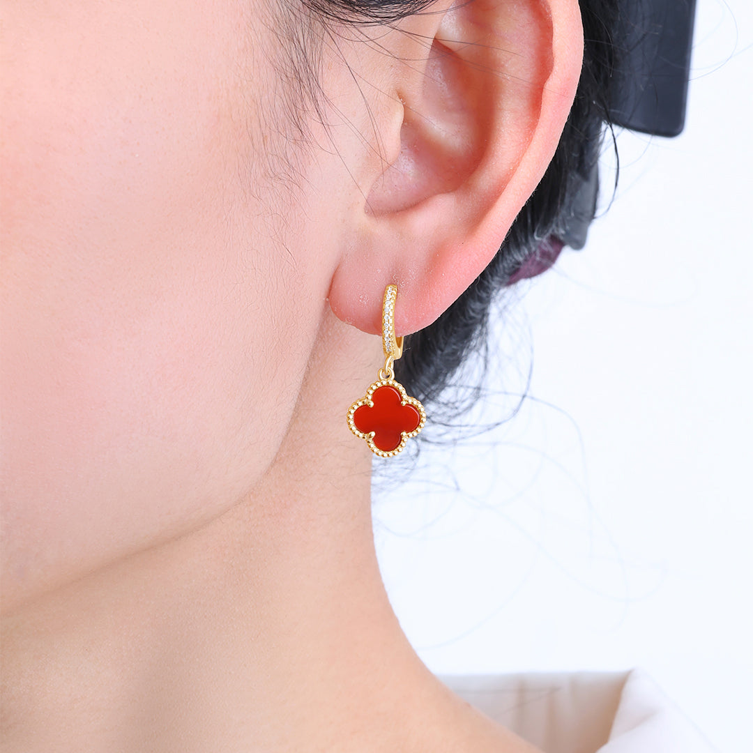 Boucles d'oreilles pendantes en forme de trèfle pavé