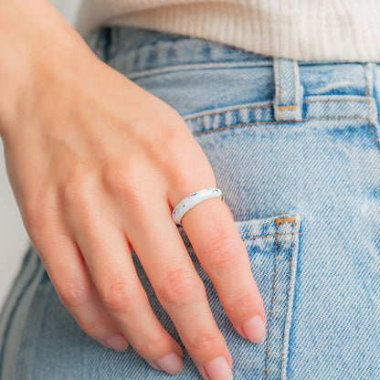 Bague dôme en porcelaine bleue
