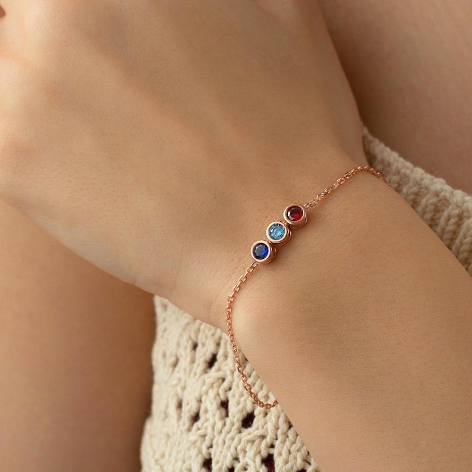 Personalisiertes Perlenarmband mit rundem Geburtsstein