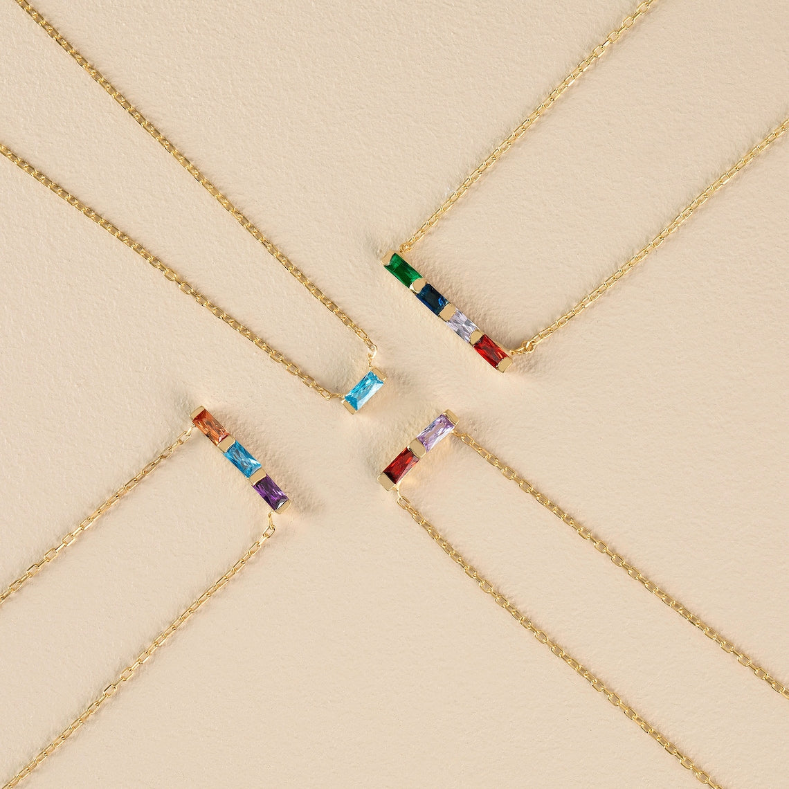 Personalisierte rechteckige Familienkette mit Geburtssteinen für Mama oder Nana