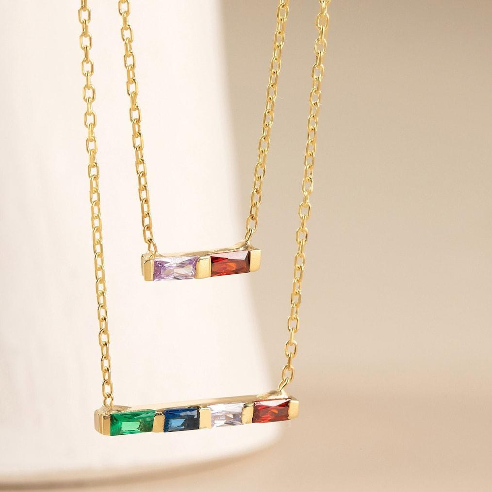 Personalisierte rechteckige Familienkette mit Geburtssteinen für Mama oder Nana