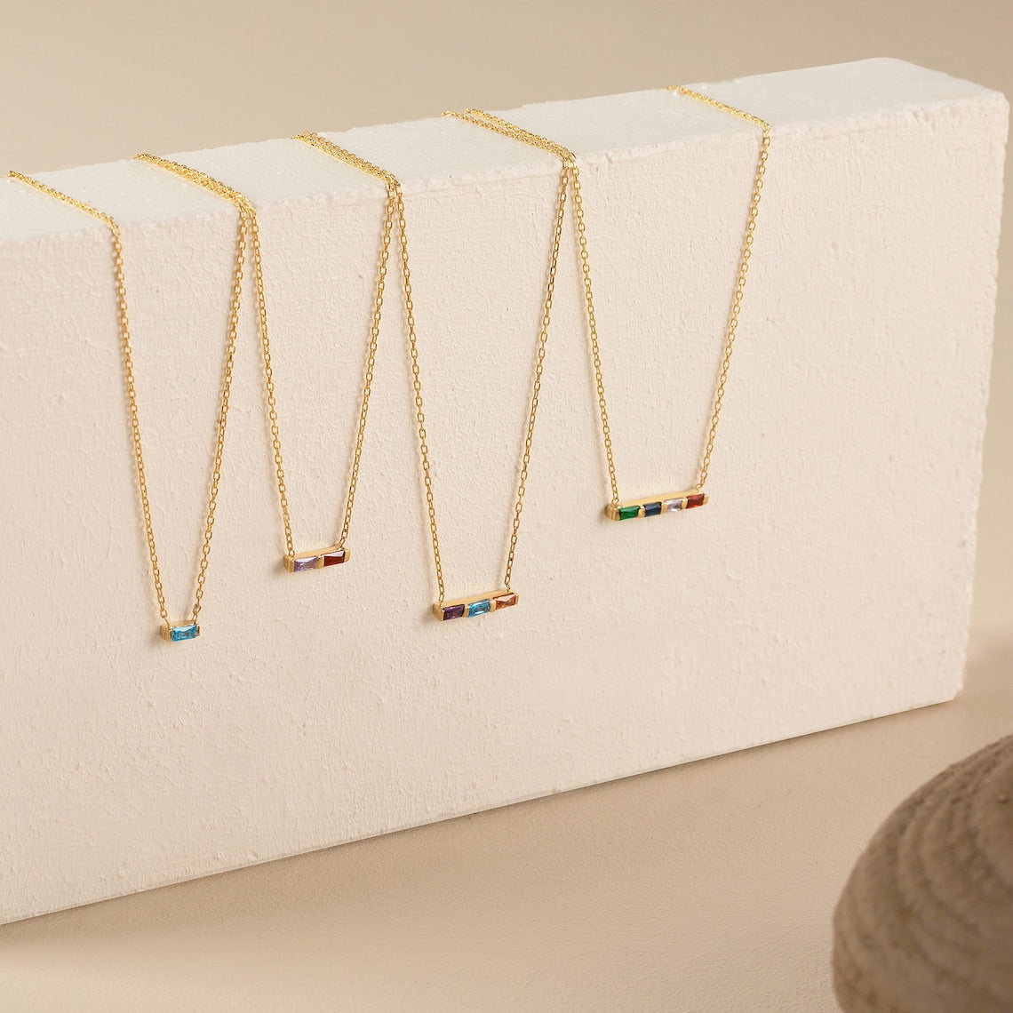 Personalisierte rechteckige Familienkette mit Geburtssteinen für Mama oder Nana