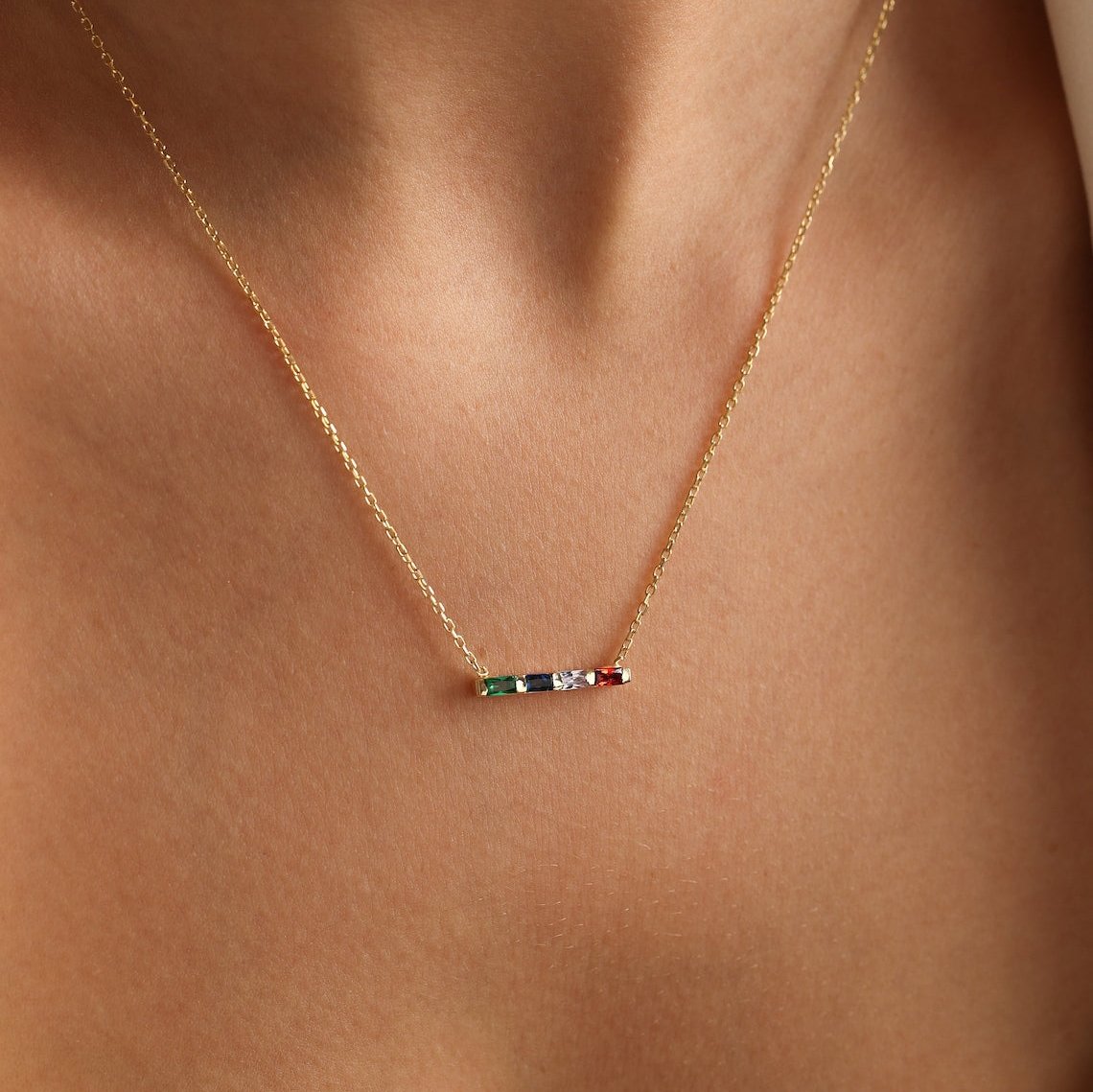 Personalisierte rechteckige Familienkette mit Geburtssteinen für Mama oder Nana