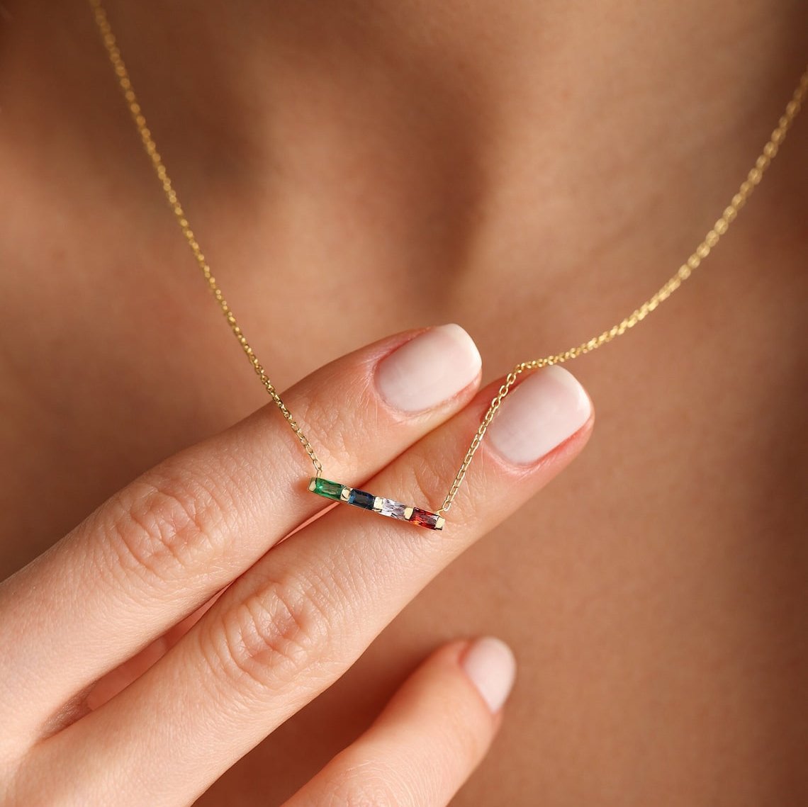 Personalisierte rechteckige Familienkette mit Geburtssteinen für Mama oder Nana