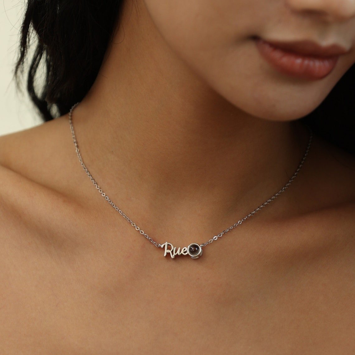 Personalisierte Namenskette mit Foto im Inneren