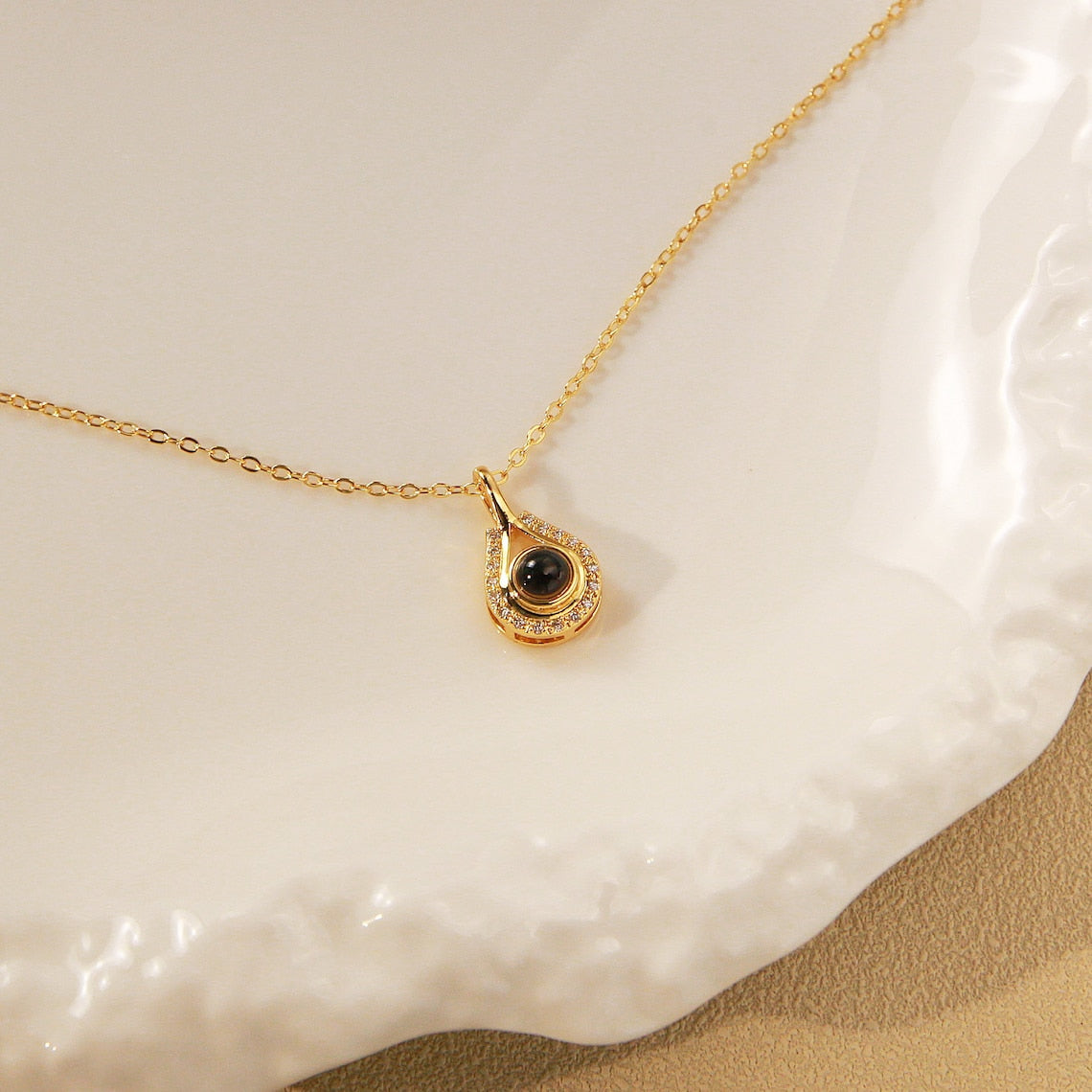 Personalisierte tropfenförmige Fotokette für Sie