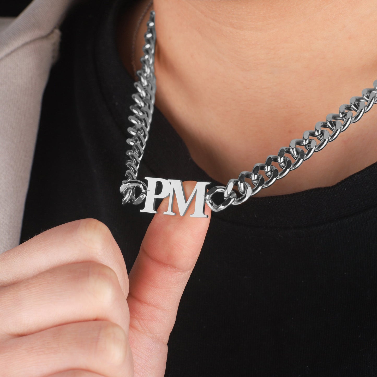 Collier ras du cou initial