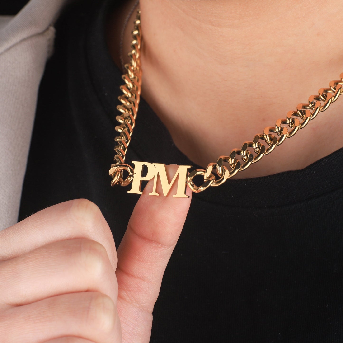 Collier ras du cou initial