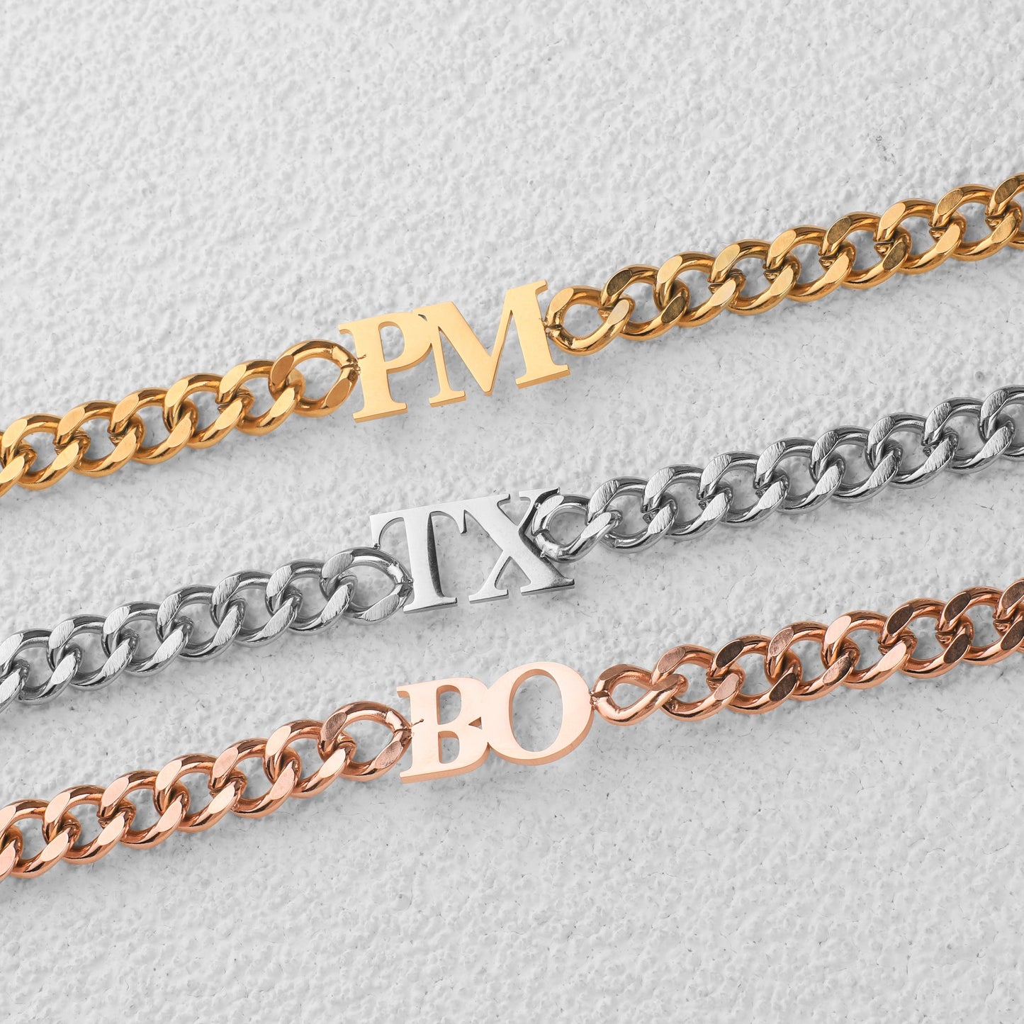Collier ras du cou initial