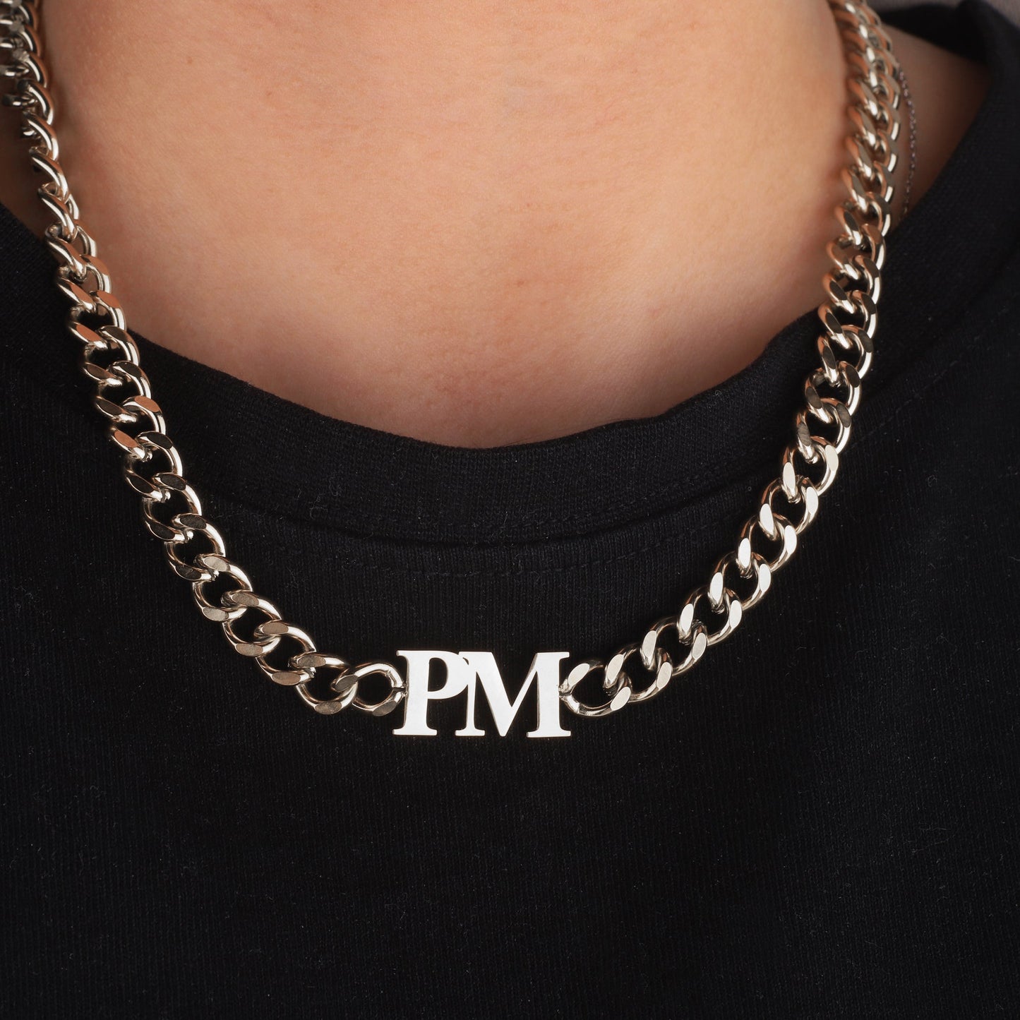 Collier ras du cou initial