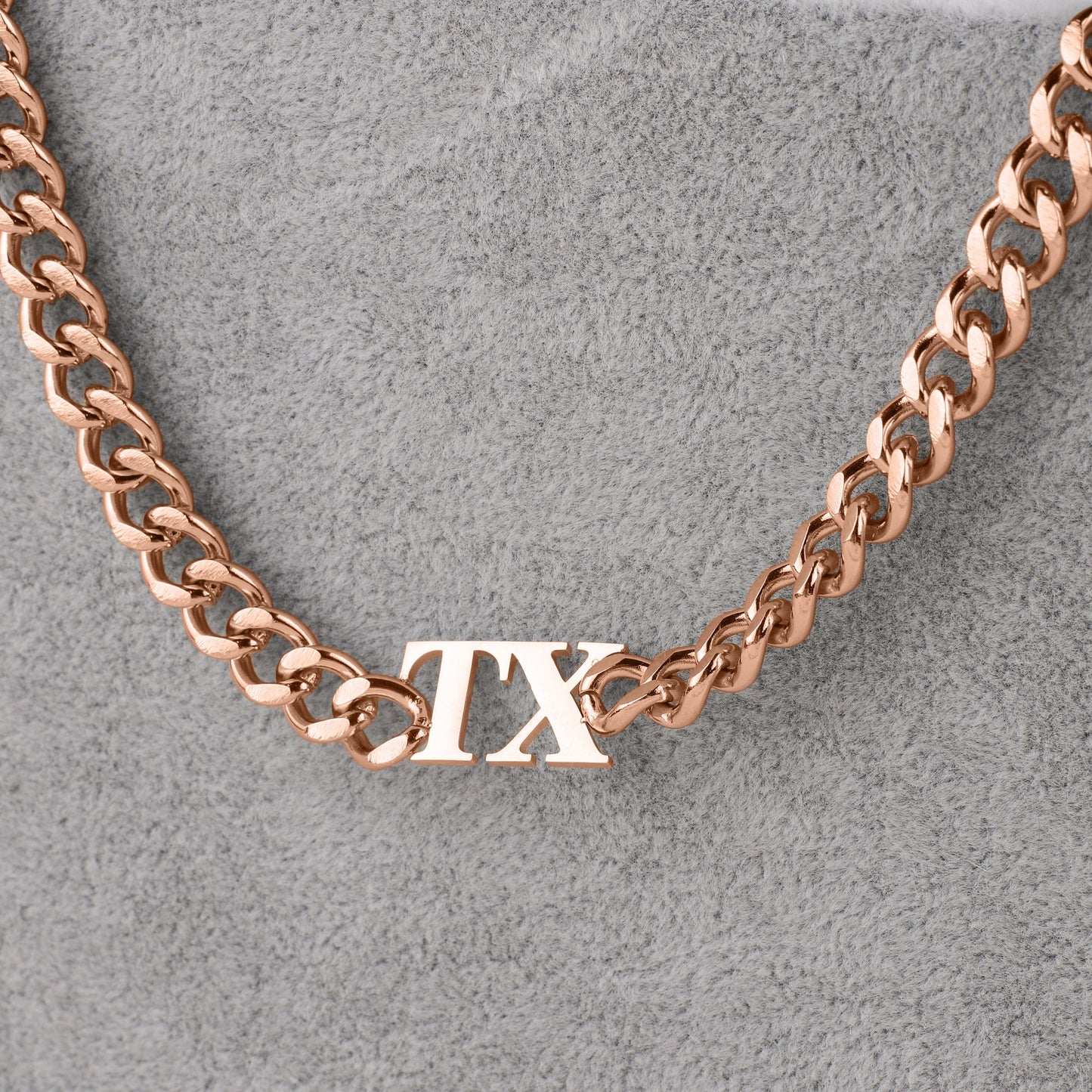 Collier ras du cou initial