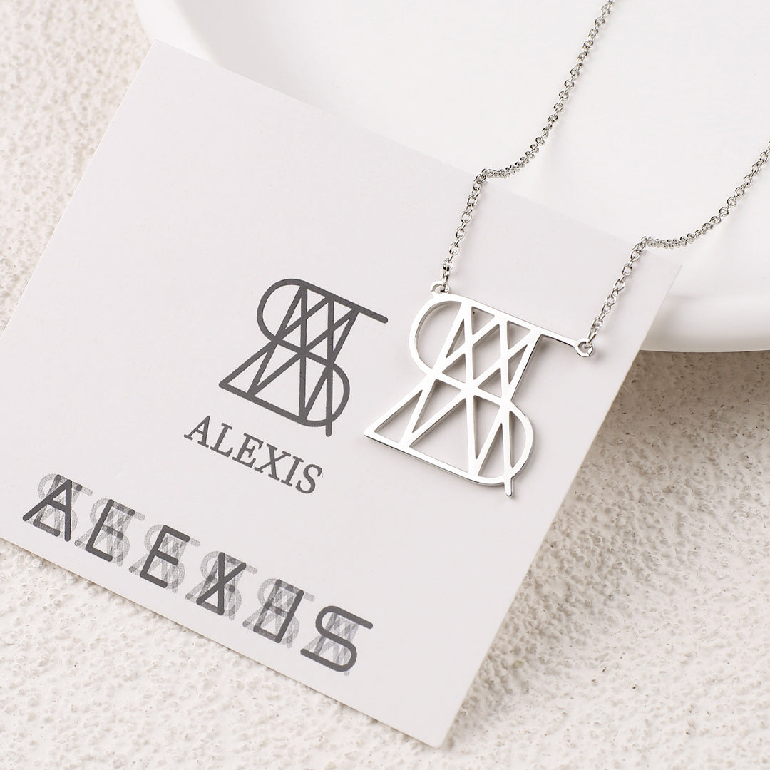 Collier minimaliste avec nom et monogramme