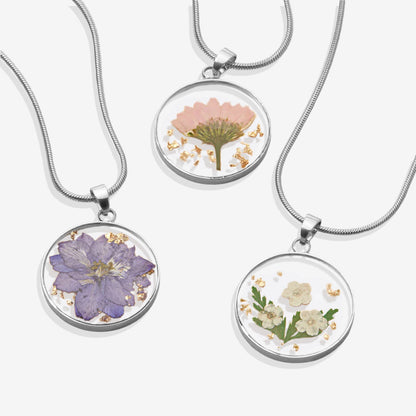 Collier de fleurs de naissance pressées