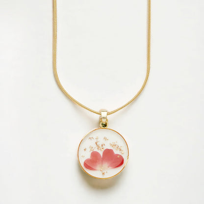 Collier de fleurs de naissance pressées