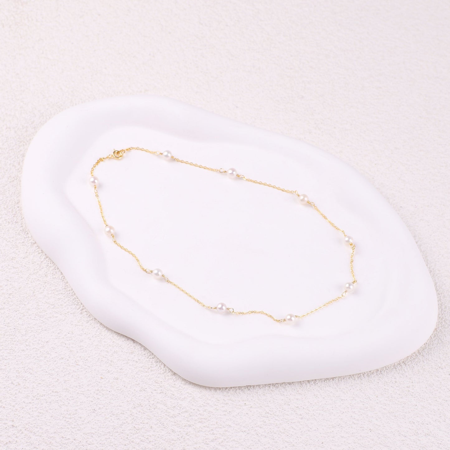 Collier ras du cou à dix perles 